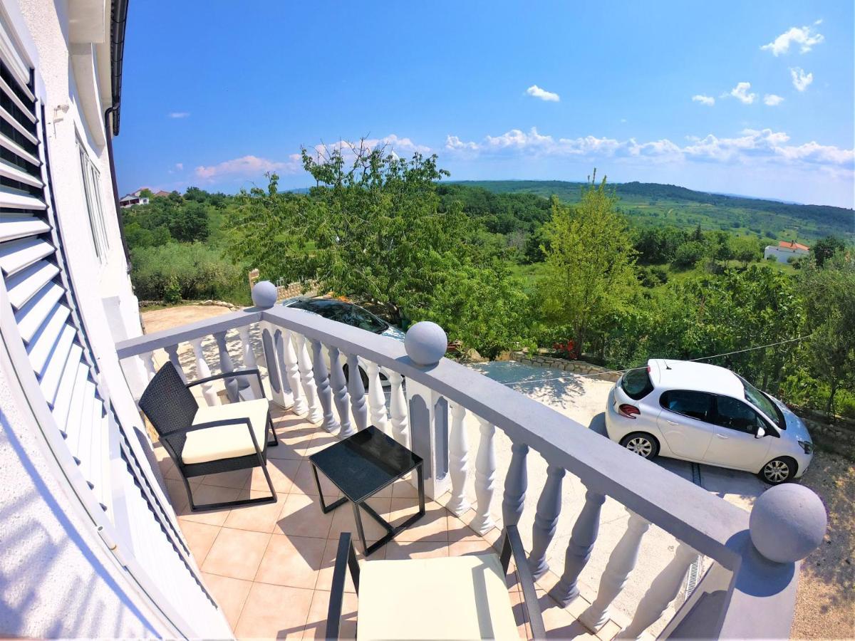 Apartman Tina Ražanac Zewnętrze zdjęcie